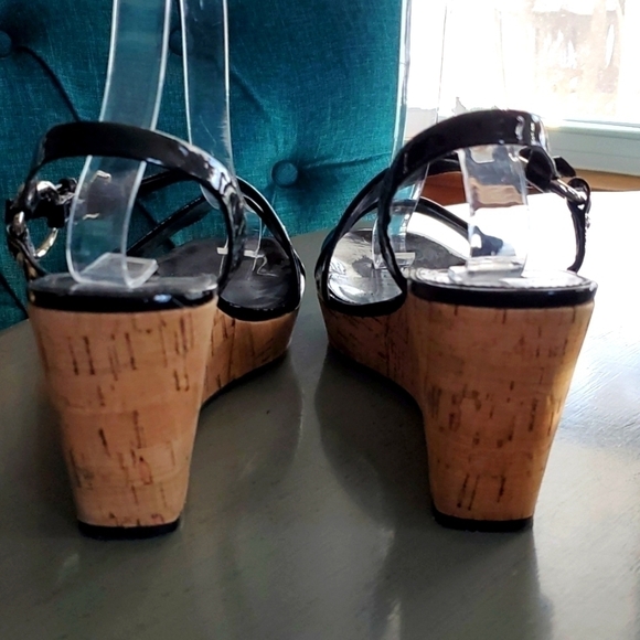 Franco Sarto- NWOB Women's Black strappy wedge Sandal heels Size 8 - Picture 5 of 8